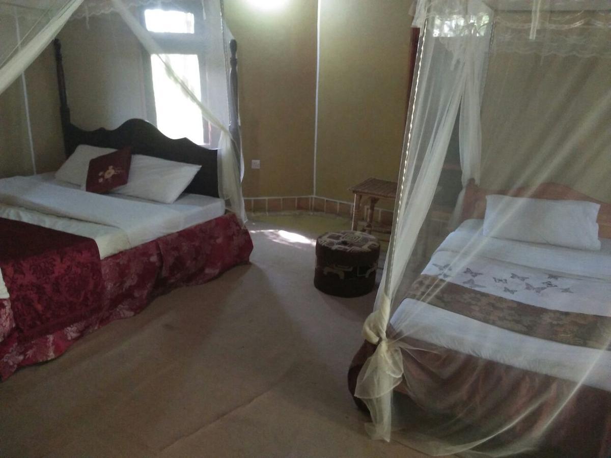 Irungu Forest Safari Lodge Katunguru 外观 照片