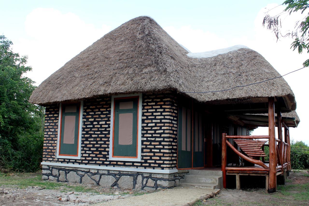 Irungu Forest Safari Lodge Katunguru 外观 照片
