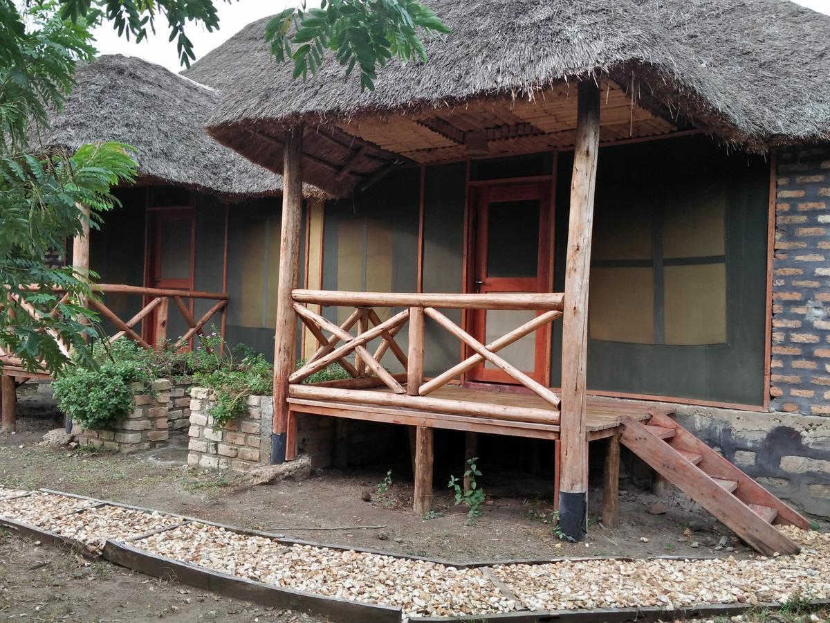 Irungu Forest Safari Lodge Katunguru 外观 照片