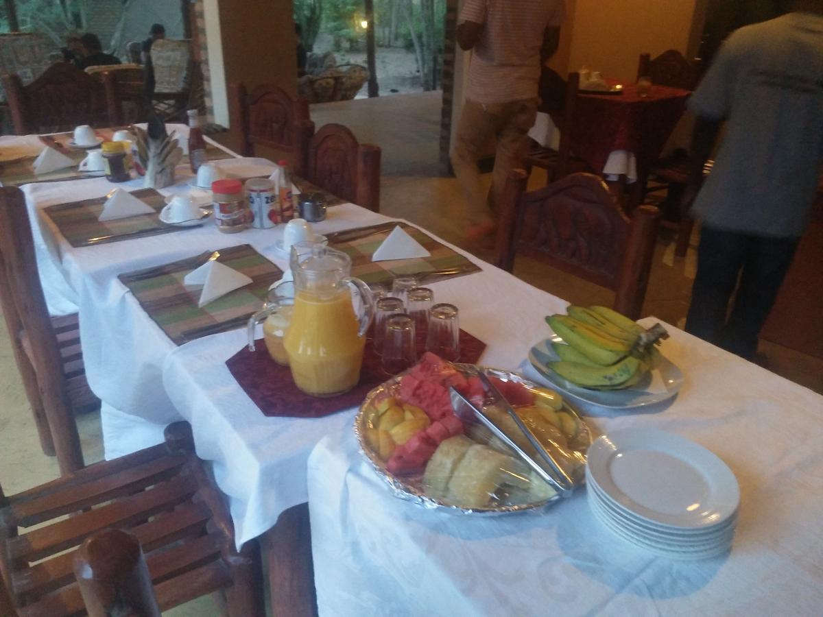 Irungu Forest Safari Lodge Katunguru 外观 照片