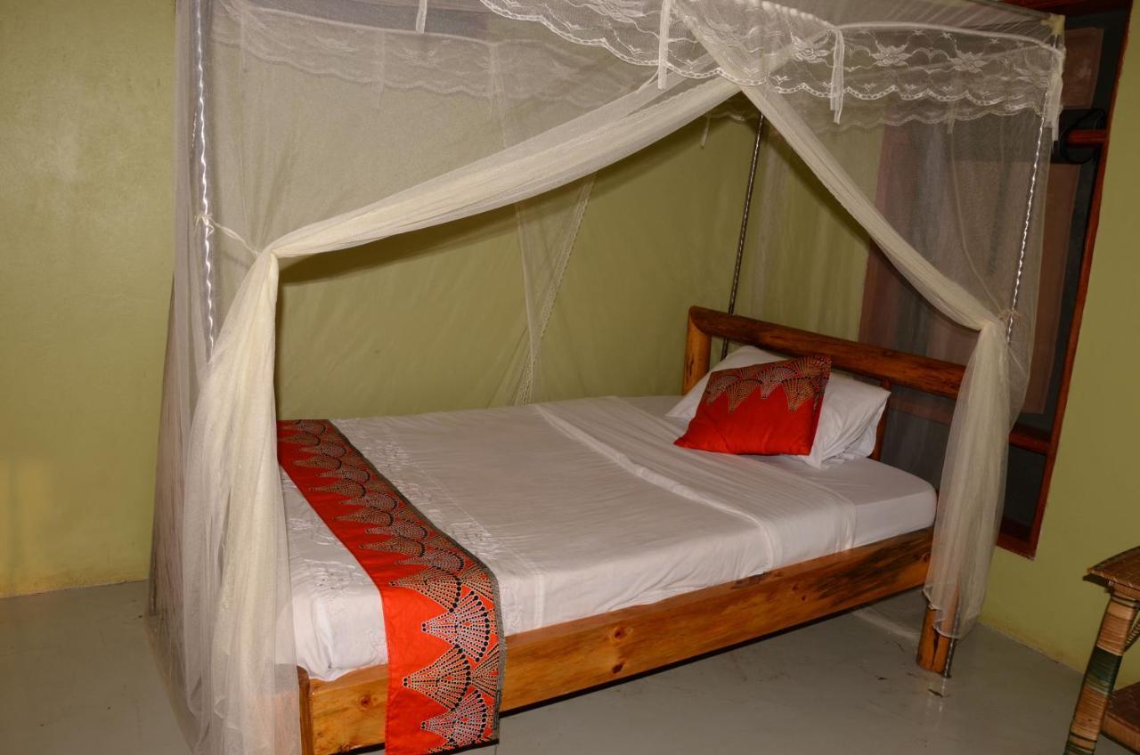 Irungu Forest Safari Lodge Katunguru 外观 照片