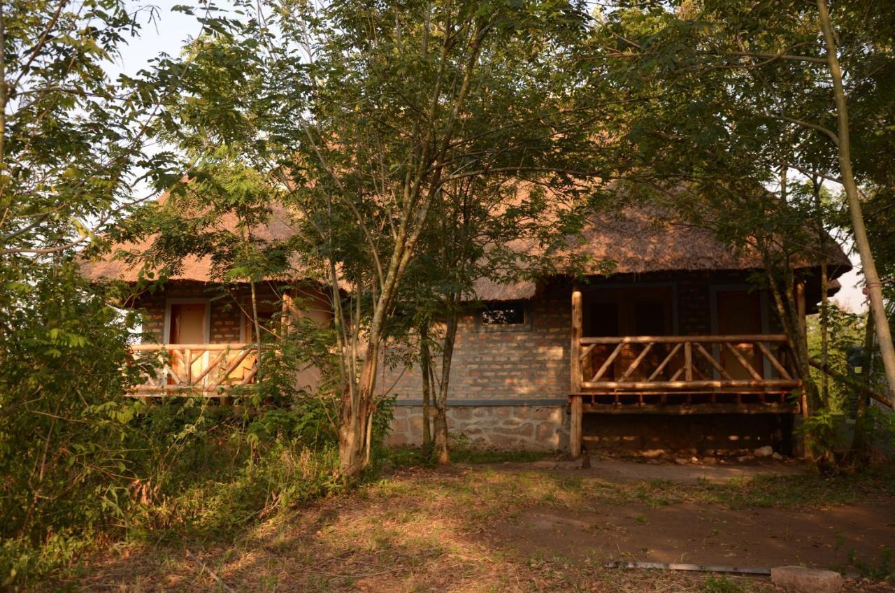 Irungu Forest Safari Lodge Katunguru 外观 照片