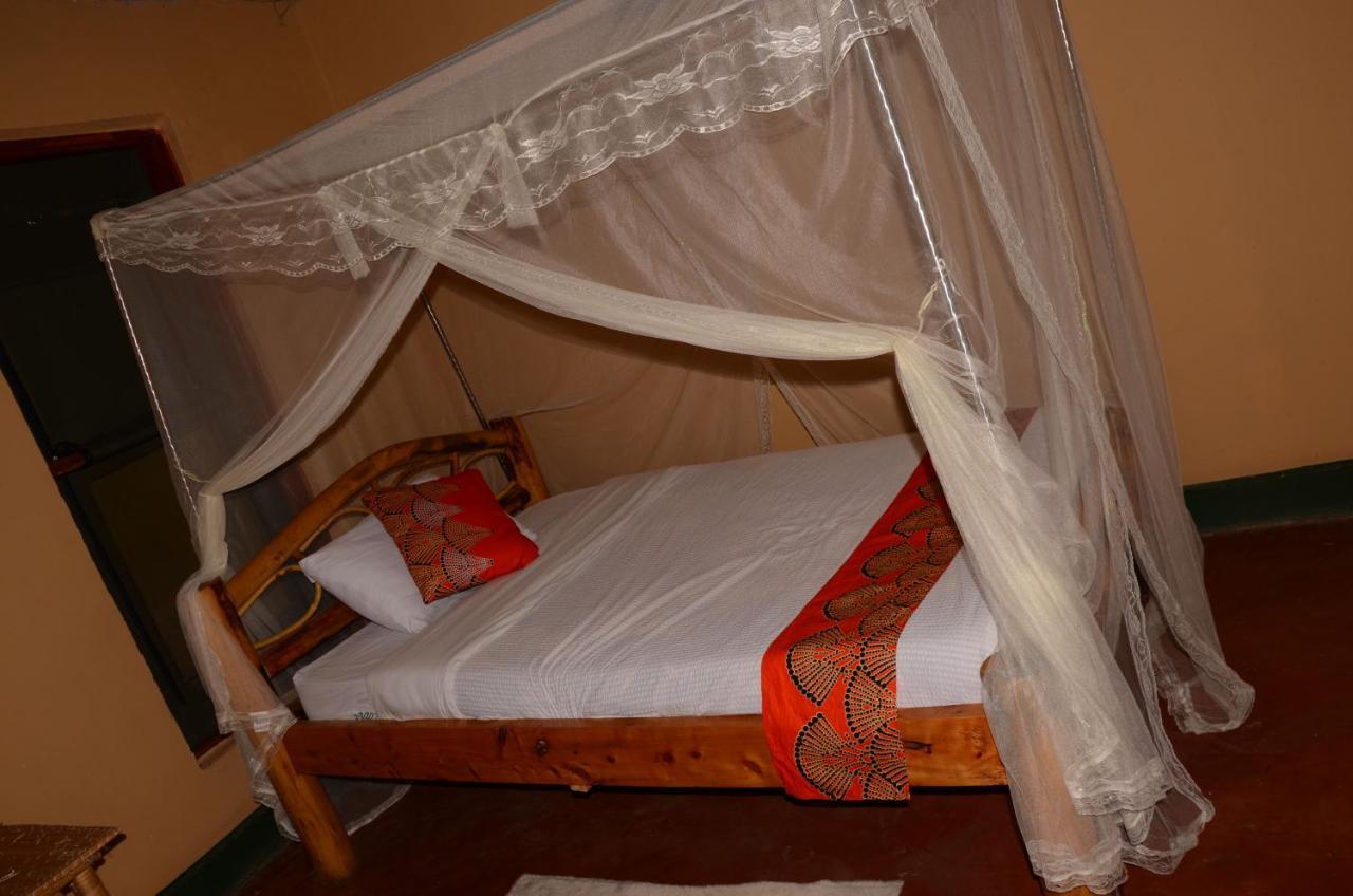 Irungu Forest Safari Lodge Katunguru 外观 照片