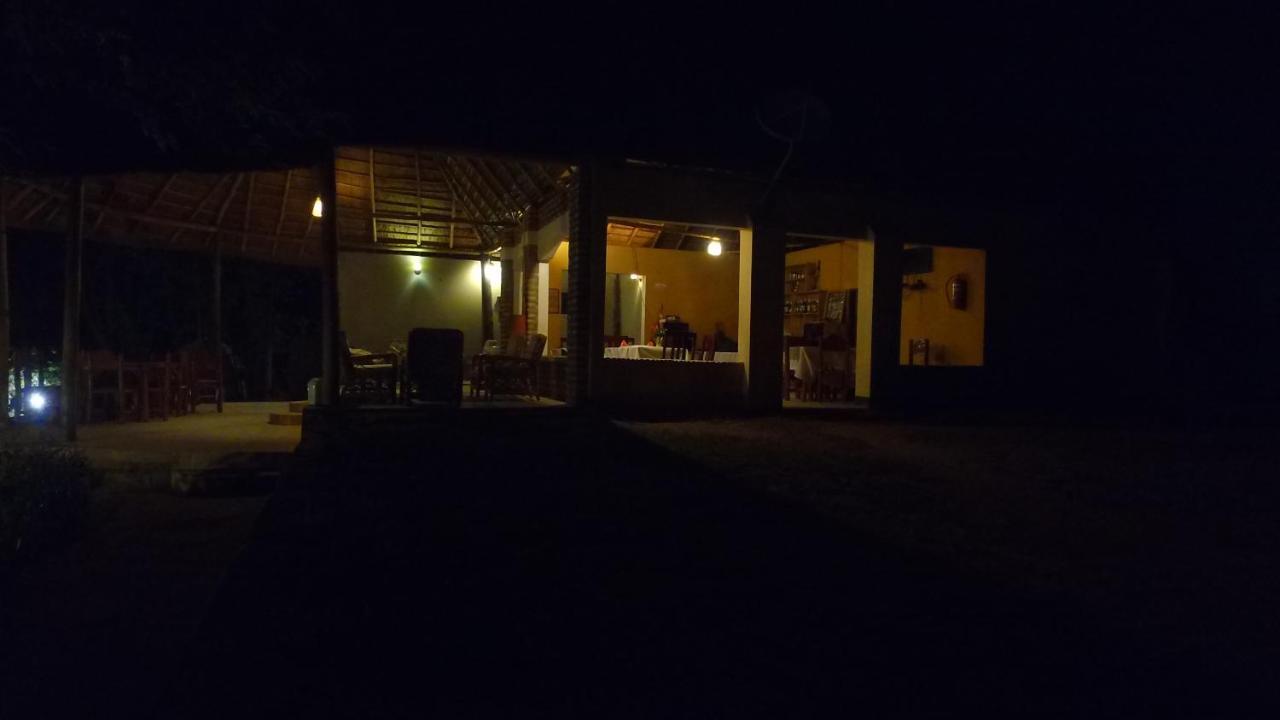 Irungu Forest Safari Lodge Katunguru 外观 照片