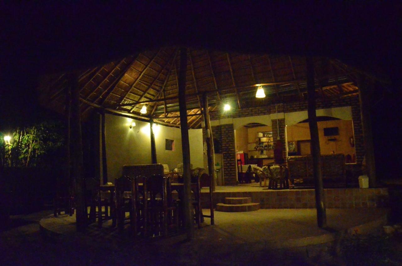 Irungu Forest Safari Lodge Katunguru 外观 照片