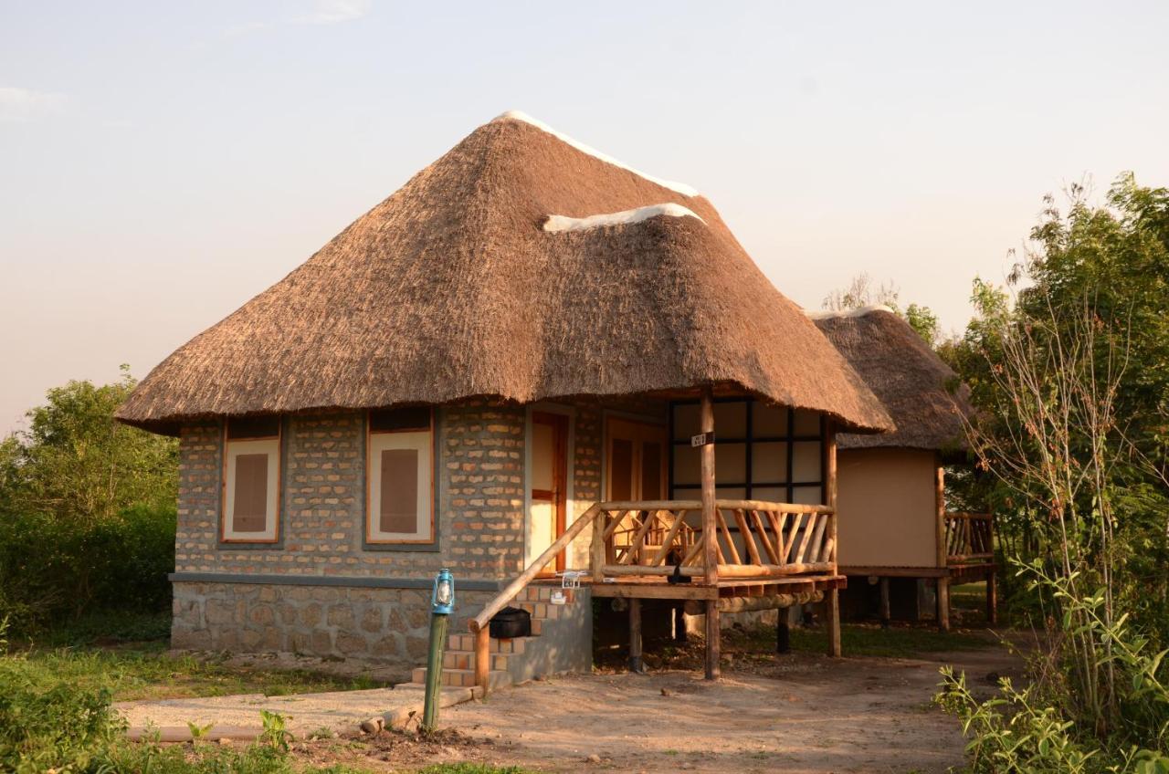 Irungu Forest Safari Lodge Katunguru 外观 照片