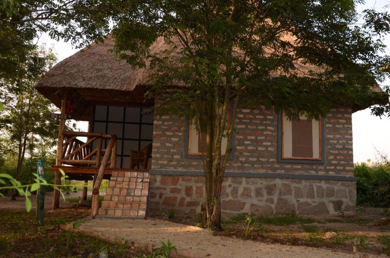 Irungu Forest Safari Lodge Katunguru 外观 照片