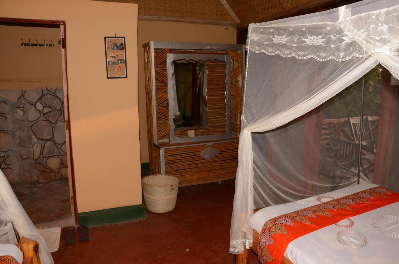 Irungu Forest Safari Lodge Katunguru 外观 照片