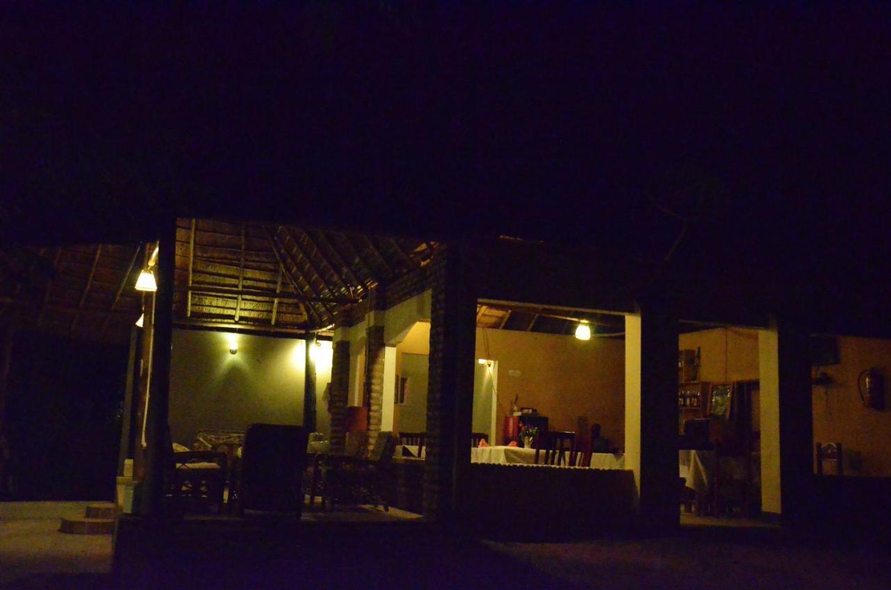 Irungu Forest Safari Lodge Katunguru 外观 照片