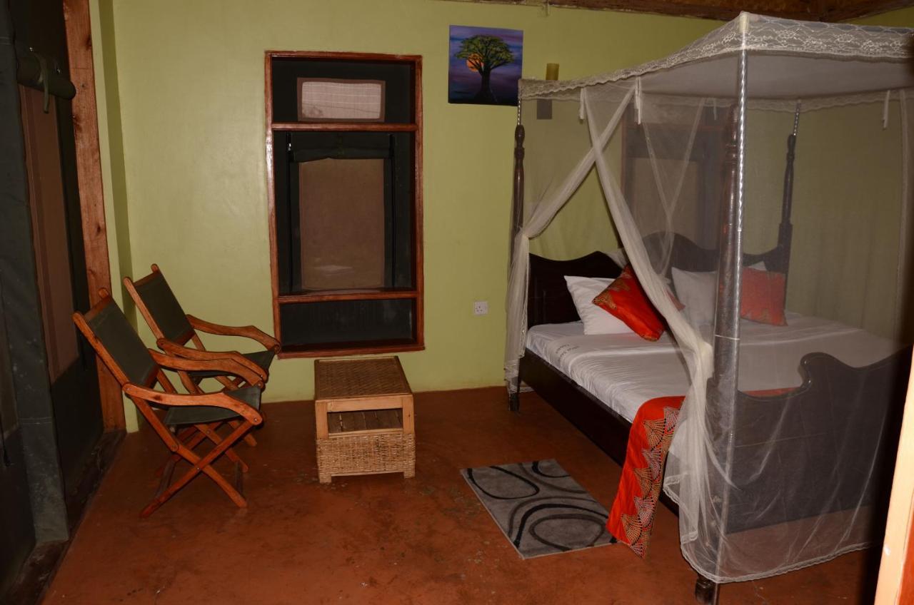 Irungu Forest Safari Lodge Katunguru 外观 照片