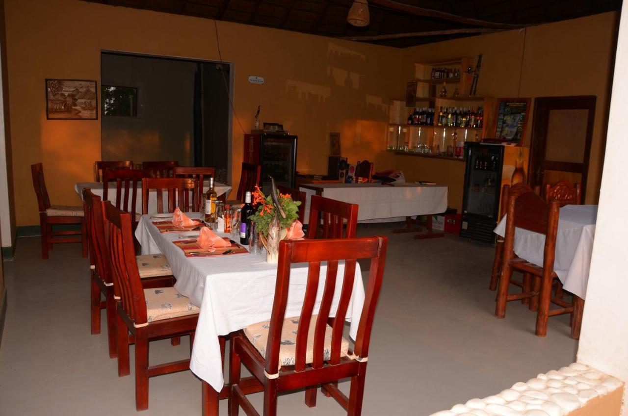 Irungu Forest Safari Lodge Katunguru 外观 照片