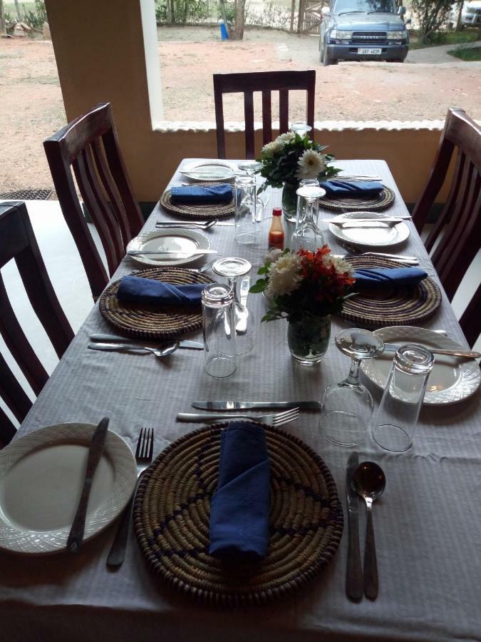 Irungu Forest Safari Lodge Katunguru 外观 照片