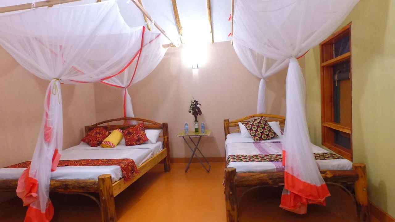 Irungu Forest Safari Lodge Katunguru 外观 照片