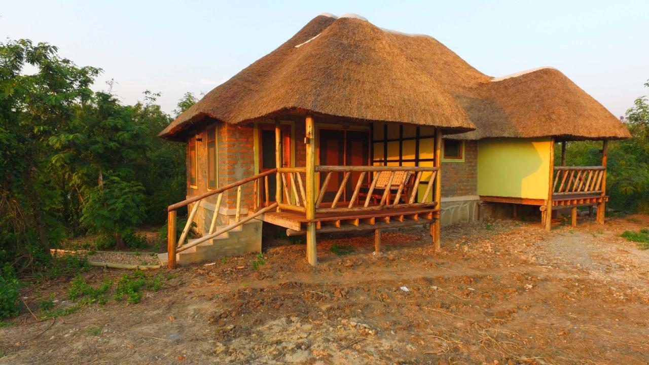 Irungu Forest Safari Lodge Katunguru 外观 照片