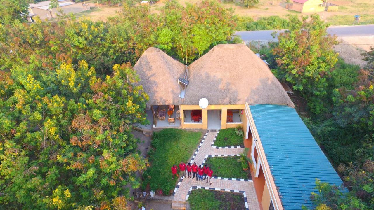 Irungu Forest Safari Lodge Katunguru 外观 照片