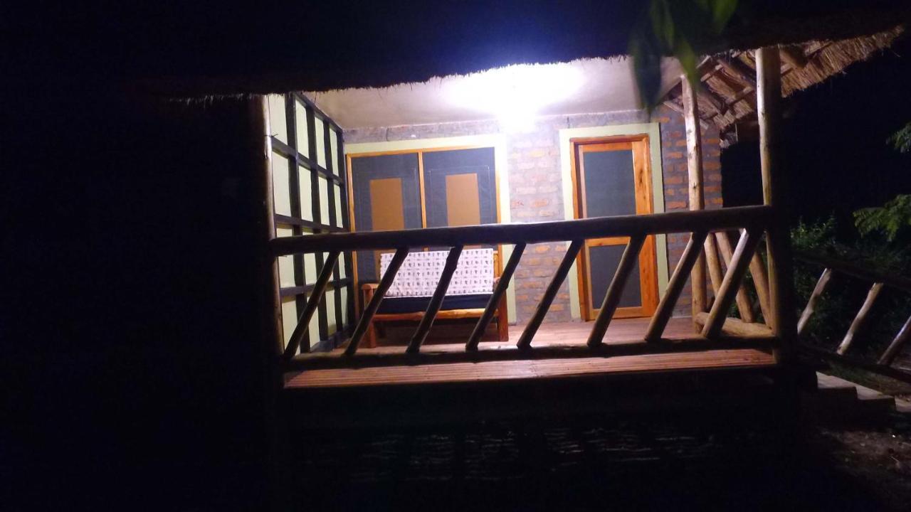 Irungu Forest Safari Lodge Katunguru 外观 照片