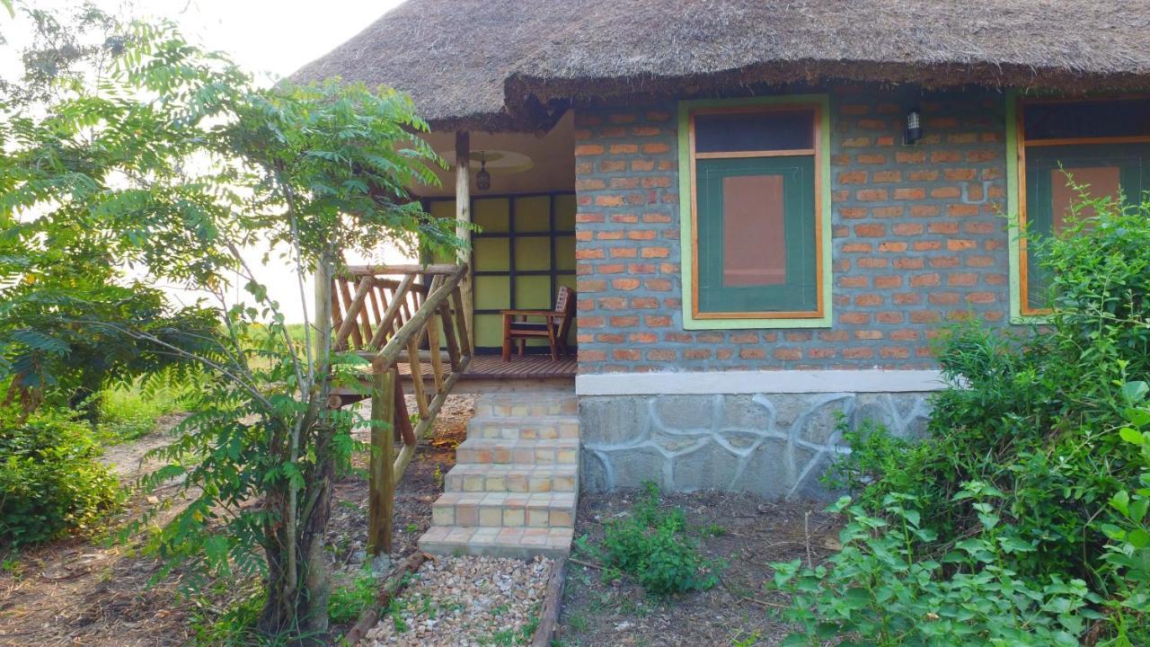 Irungu Forest Safari Lodge Katunguru 外观 照片